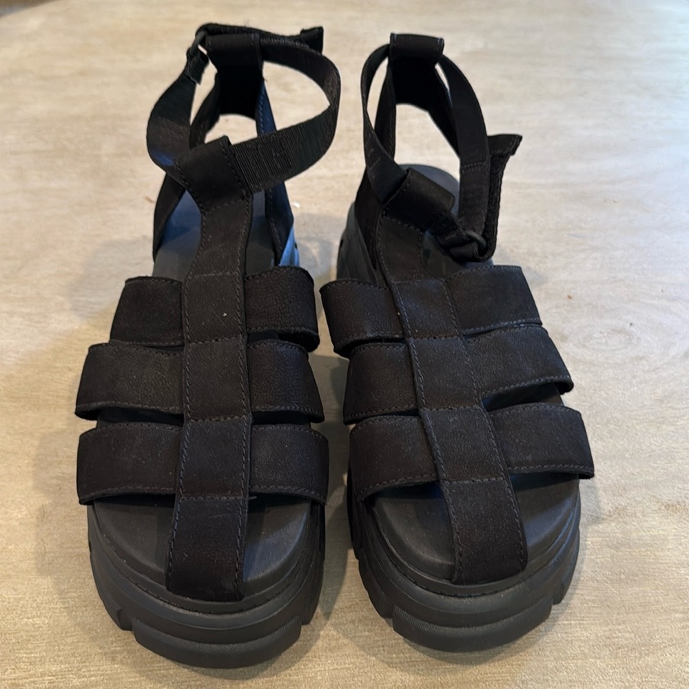 Ugg Women’s Asnton Strappy Sandal | NWOT | size 10